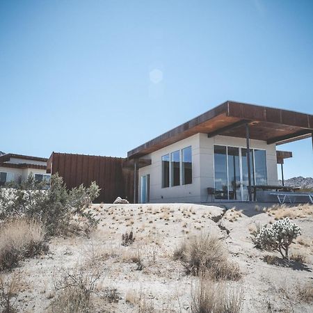 Вилла Solis Joshua Tree Urban Design Casita And Cowboy Pool Экстерьер фото