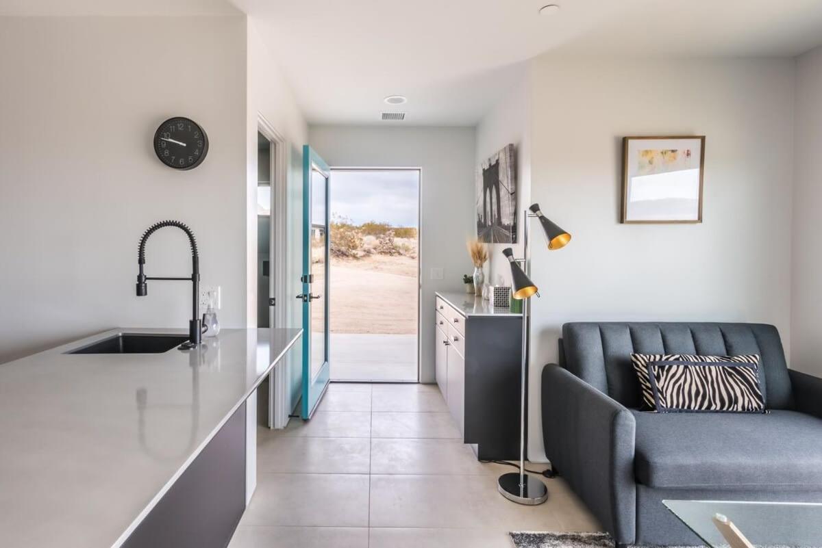 Вилла Solis Joshua Tree Urban Design Casita And Cowboy Pool Экстерьер фото